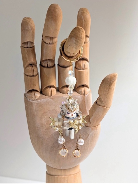 POP MART Accessories - Gold & Pearl Doll Charm Keychain